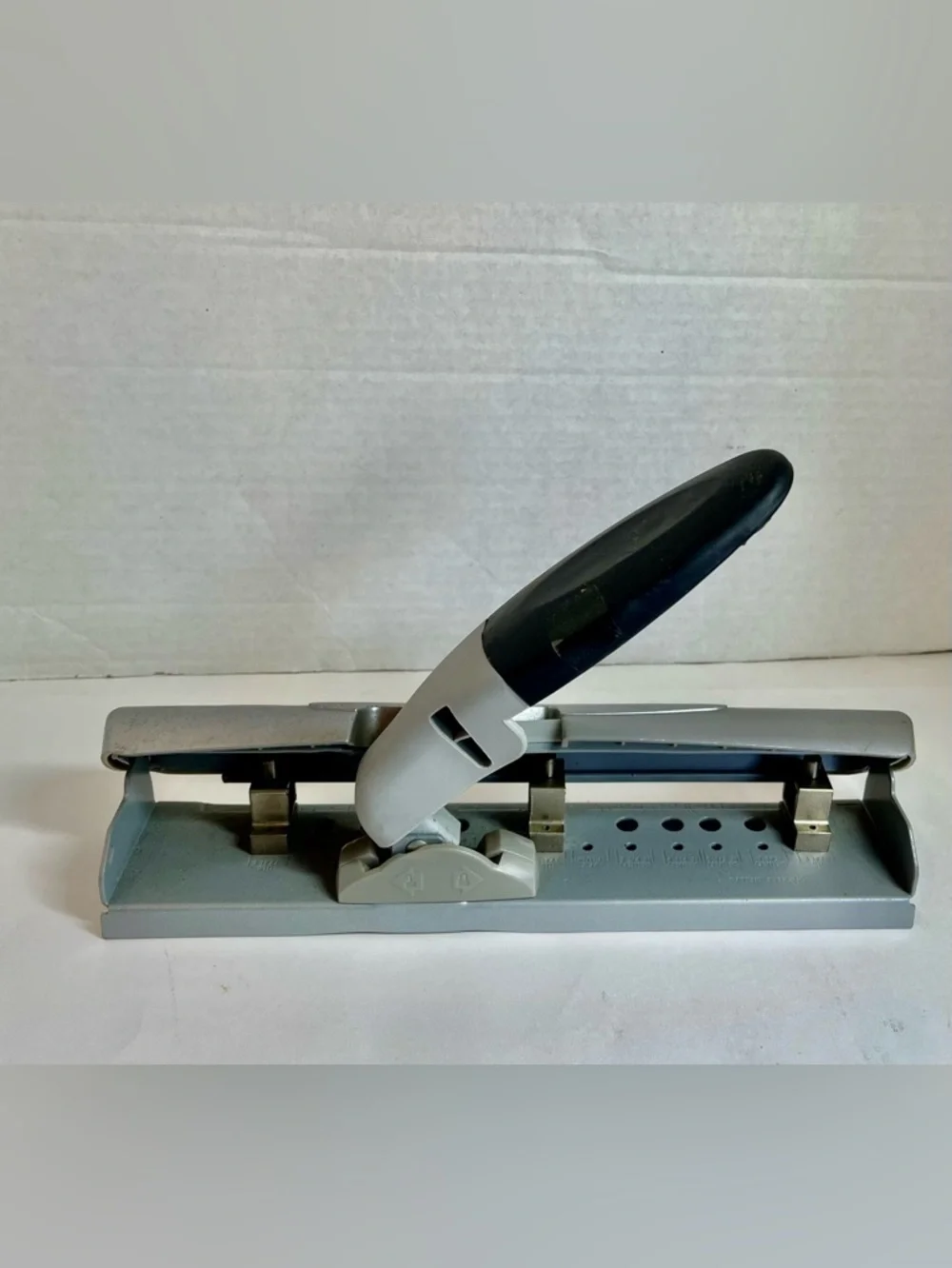 Swingline Silver and Black Heavy-Duty 3-Hole Punch (Mint Condition) (Ergonomic)
